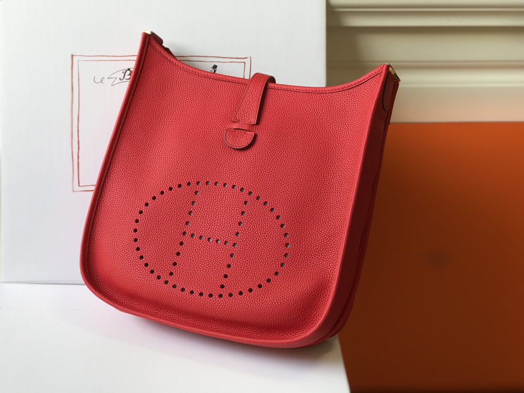 Hermes Evelyne III 29 PM Shoulder Bag In Dark Red Clemence Leather